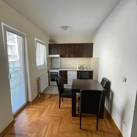Apartment M Vlahovic *